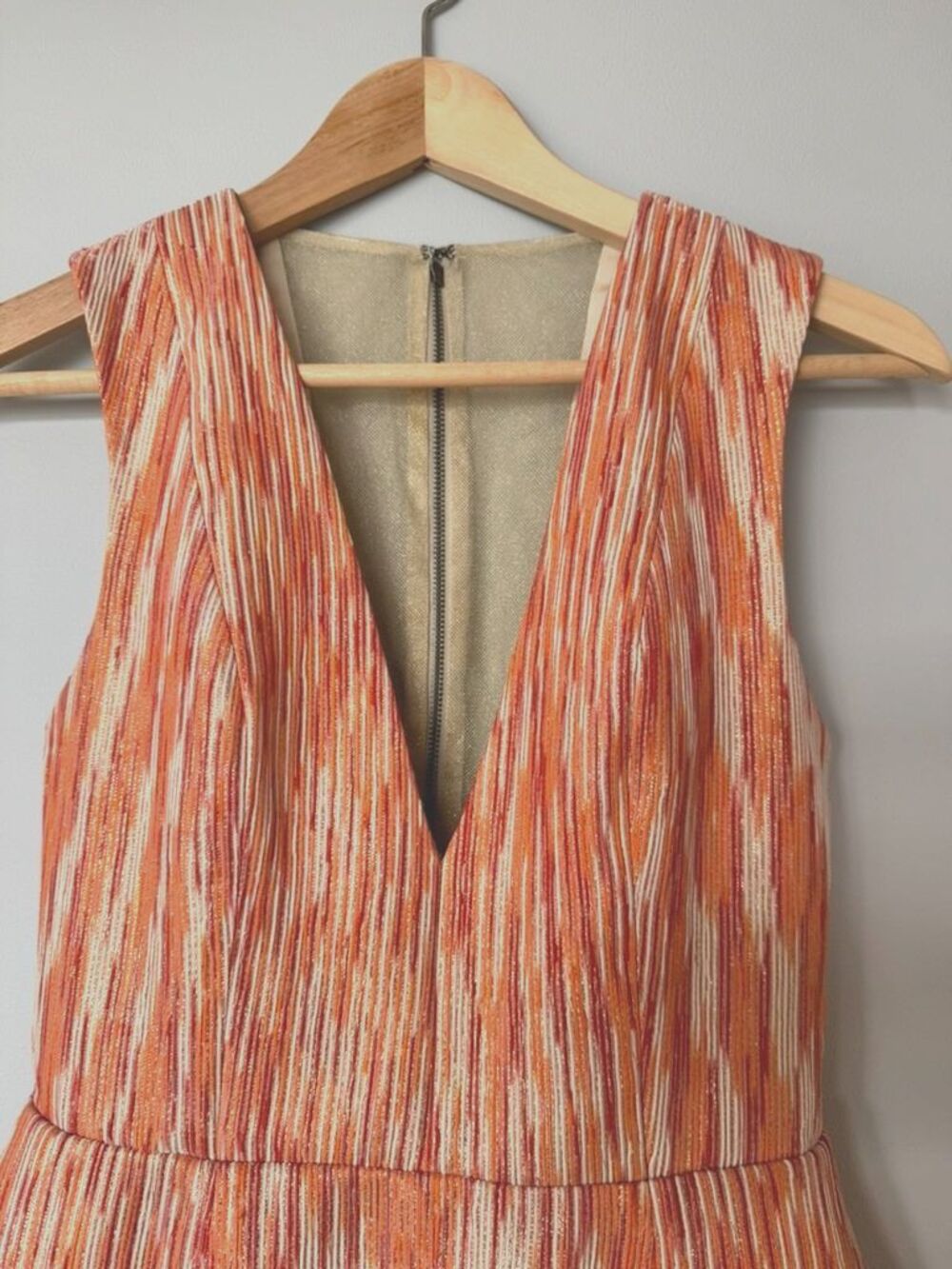 Alice + Olivia Pacey Coral Sunset Lantern Sleeveless A-line V Neck Dress 2 - Picture 4 of 8